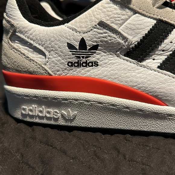 /// ADIDAS Forum Shoes US men's 11 FASHION 3 Stripes White • Black • Red /// - Picture 3 of 10